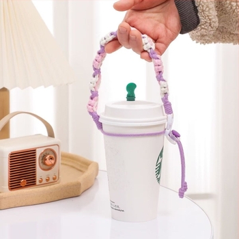 Suport portabil pentru ceașcă tricotat, cu mâner și curea; protecție împotriva arsurilor; pentru cești de cafea și ceai cu lapte; poate fi purtat crossbody; spațiu de depozitare compact pentru sticle de apă.