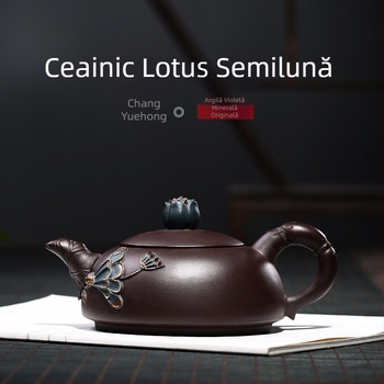 Ceainic din argilă mov cu relief de lotus, formă semilună, suprafață pictată manual
