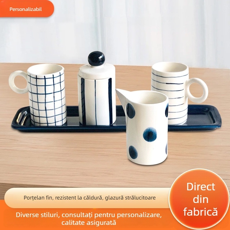 Set ceramic albastru închis pentru lapte: cană de lapte, recipient de lapte și cești de cafea — stil simplu rustic