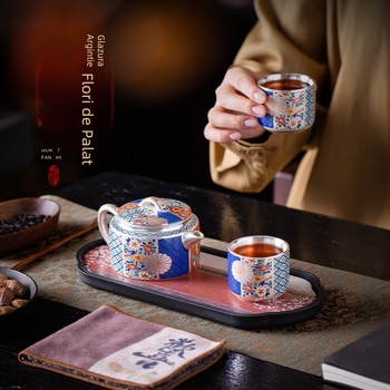 Set de ceai din porțelan cu o ceainică și două cești, design cultural rafinat, cadou ideal pentru pensionari și cadouri corporative