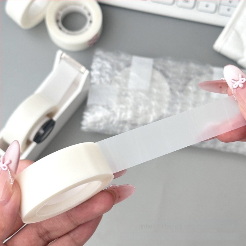 Bandă de ambalare cu finisaj mat, transparentă pentru carduri DIY și decorațiuni, fixare fără urme, 25 m, lățimi 18 mm sau 15 mm; culori: transparent 18 mm și maro închis 15 mm.