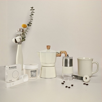 Set de cafea cu râșniță manuală și moka pot – set cadou cu șase piese