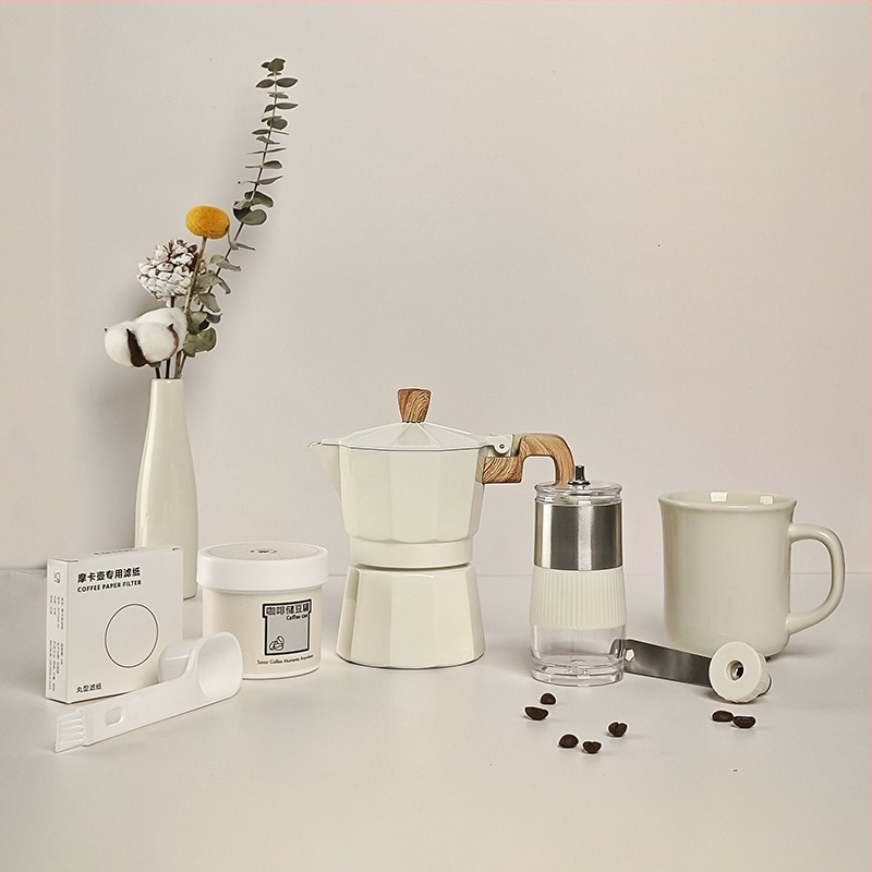 Set de cafea cu râșniță manuală și moka pot – set cadou cu șase piese