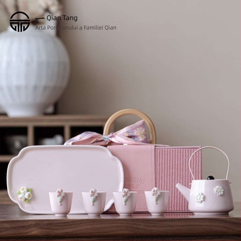 Set de ceai din porțelan cu ceainic cu capac, finisaj glazurat color, include tavă ceramică pentru ceai și cutie cadou — ideal pentru ziua de naștere sau ca dar pentru o prietenă sau mamă