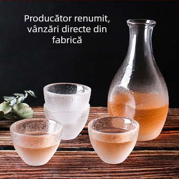Set de sake în stil japonez, cu carafă din sticlă ciocănată și pahare