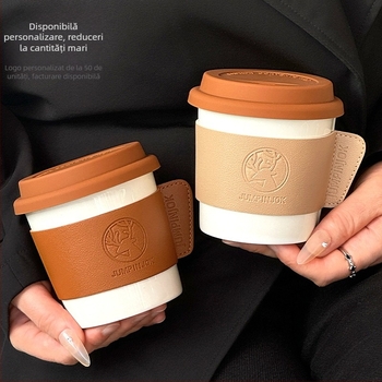 Cană ceramică pentru cafea cu capac și manșon din piele, design minimalist modern, personalizare pentru cadouri corporative