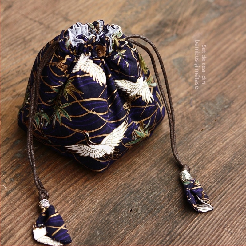 Sac de depozitare pentru set de ceai din material textil gros, bleumarin, pentru ceașcă ceramică și ceainic, închidere cu șnur, portabil.