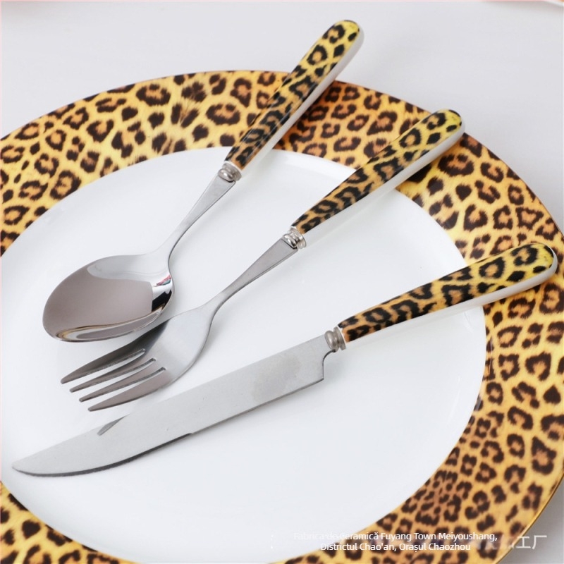 Set cafea din porțelan de oase cu imprimeu leopard: cană cu farfurie, ceainic, linguriță, zaharniță, cană de lapte, farfurie, suport de masă, cuțit, furculiță, cenușar