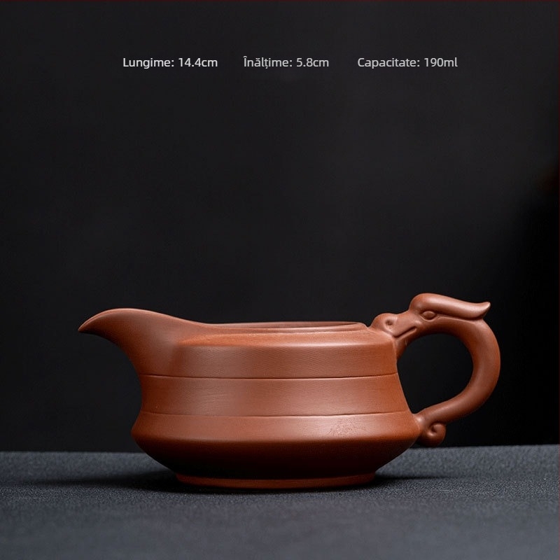 Set de ceai din ceramică, format din trei piese: cană cu filtru integrat, filtru pentru ceai și farfurie.