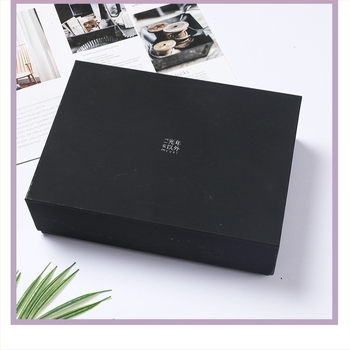 Cutie cadou neagră dreptunghiulară cu capac rabatabil, panglică, design cu capac dublu, ștanțare cu logo pentru ambalaj de ziua de naștere