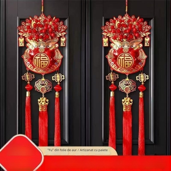 Pandantiv cu nod chinezesc și fructe roșii – decor interior pentru Anul Nou și mutarea într-un nou cămin