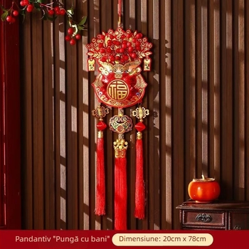 Pandantiv cu nod chinezesc și fructe roșii – decor interior pentru Anul Nou și mutarea într-un nou cămin