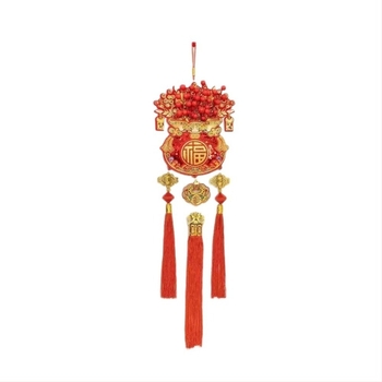 Pandantiv cu nod chinezesc și fructe roșii – decor interior pentru Anul Nou și mutarea într-un nou cămin