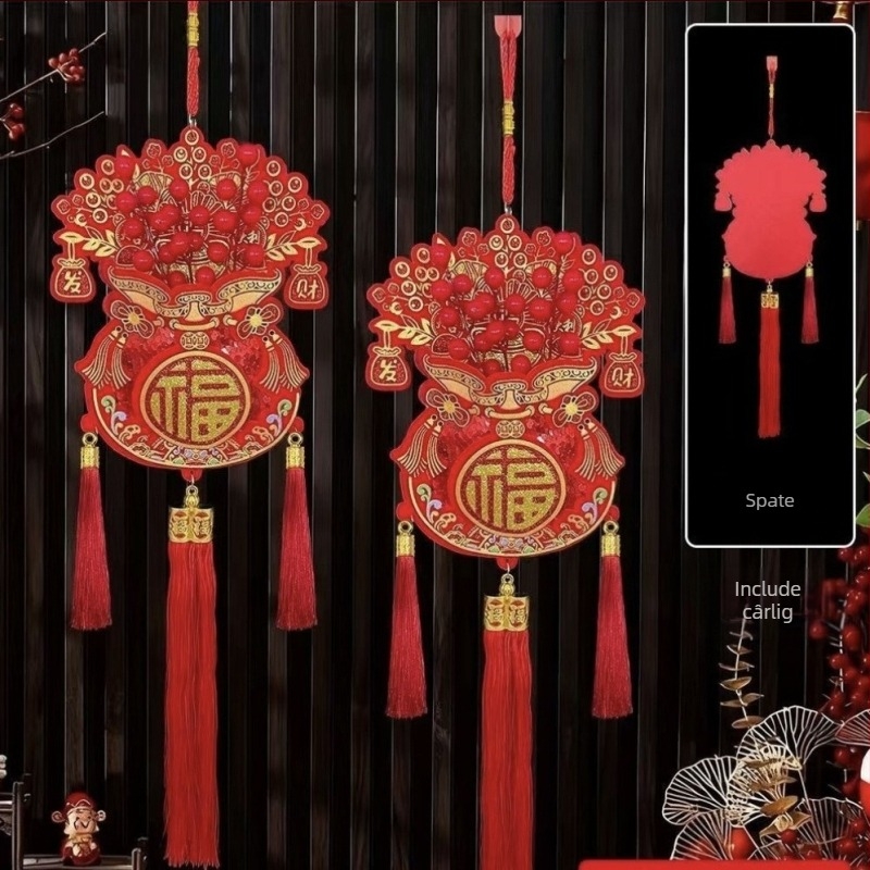 Pandantiv cu nod chinezesc și fructe roșii – decor interior pentru Anul Nou și mutarea într-un nou cămin