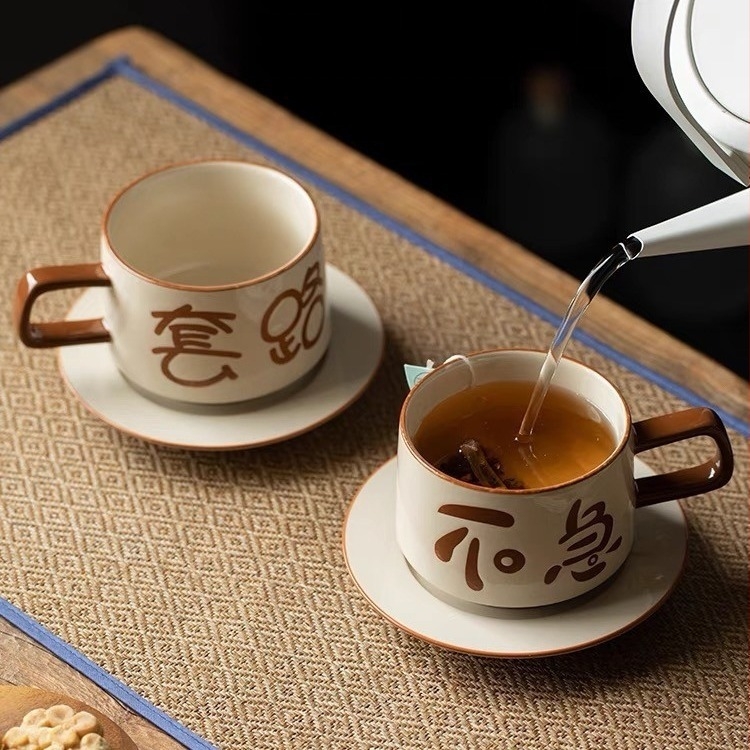 Set de cești de cafea Grass Grey cu farfurioare – design scris de mână, minimalist, birou, cadou de afaceri