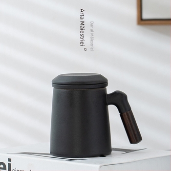 Cană ceramică pentru ceai cu capac și filtru, mâner din lemn, capacitate mare, cadou personalizat