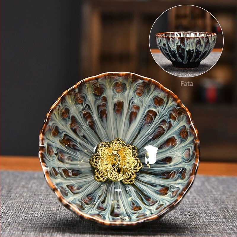 Ceșcuță de ceai din ceramică Jian ware, cu motiv lotus auriu și argintiu
