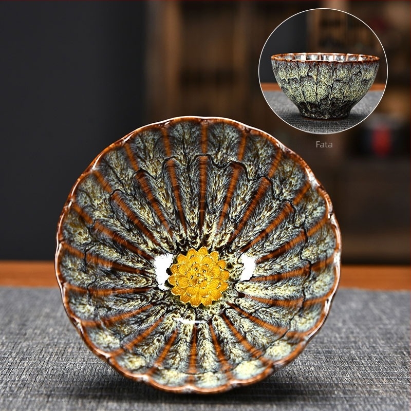 Ceșcuță de ceai din ceramică Jian ware, cu motiv lotus auriu și argintiu