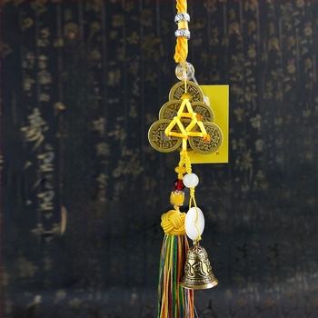 Pandantiv decorativ din cupru, nod chinezesc, lucrat manual, pentru anul calului 2026: nouă norocuri purpurii de foc, cinci amulete galbene, două amulete negre, plus șase și opt monede de cupru.