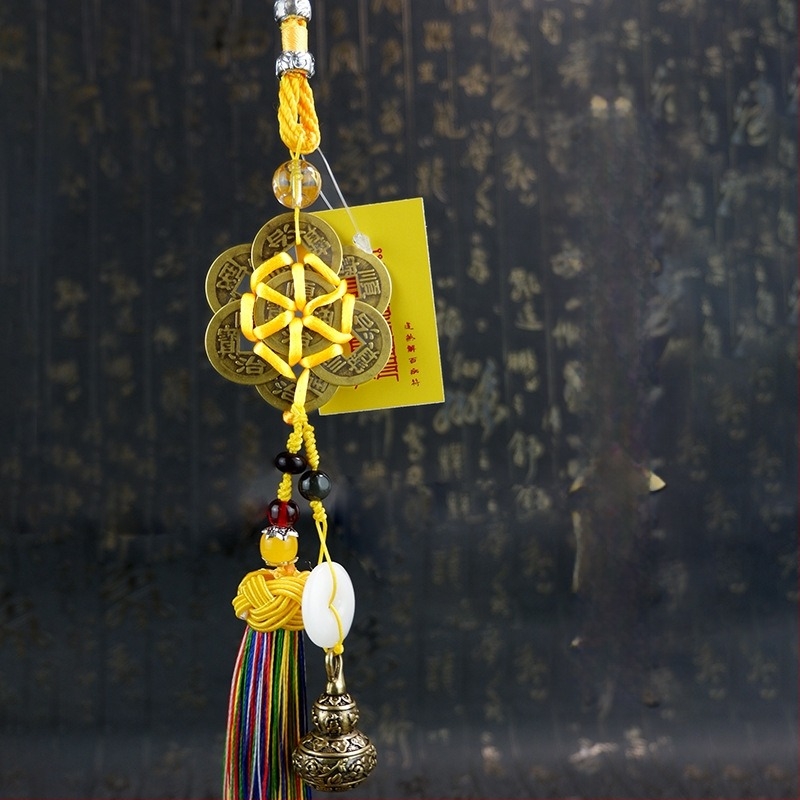 Pandantiv decorativ din cupru, nod chinezesc, lucrat manual, pentru anul calului 2026: nouă norocuri purpurii de foc, cinci amulete galbene, două amulete negre, plus șase și opt monede de cupru.