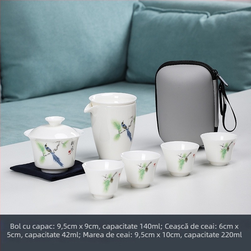 Set minimalist de ceai din porțelan pentru călătorii — un ceainic și patru cești, pentru uz în aer liber, fără tavă.