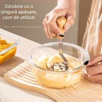 Unealtă de bucătărie din oțel inoxidabil, în formă de ursuleț: zdrobitor de cartofi, presă de usturoi, zdrobitor de ouă și accesorii pentru hrana bebelușilor cu strecurător.