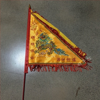 Set de steaguri de binecuvântare de la Templul Mazu, Insula Meizhou: drapele cu dragoni, bețișoare de tămâie, steag de ordine ținut în mână, steaguri colorate brodate pe ambele fețe și steaguri triunghiulare