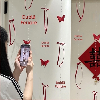 Decor de cameră pentru nuntă: ghirlande și ornamente suspendate pentru dormitorul cuplului la logodnă, perdea de ușă cu perle, perdele fluide, panglici și decoruri cu simbolul Fericire Dublă.