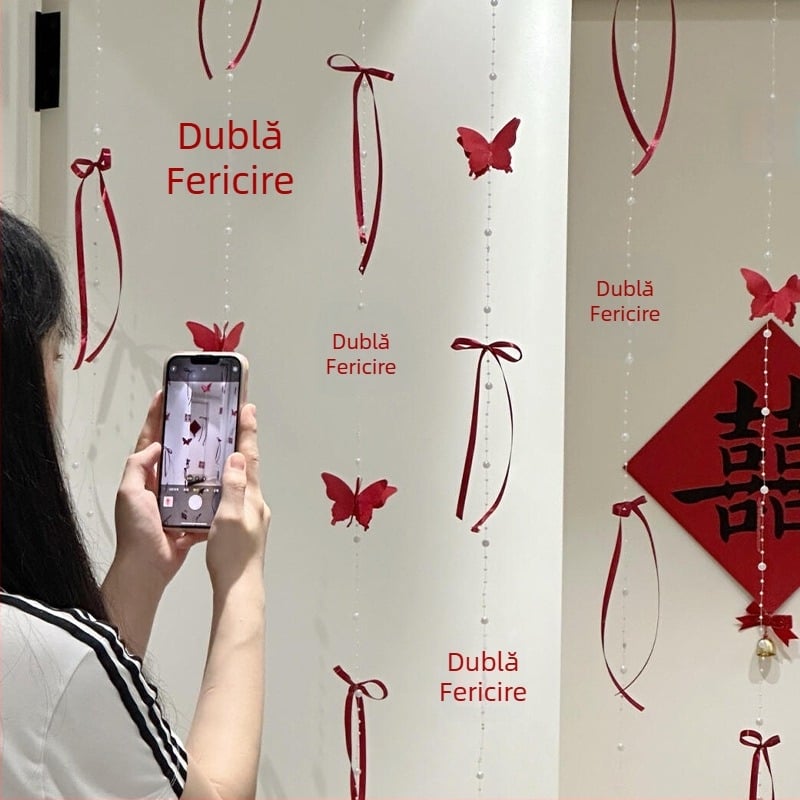 Decor de cameră pentru nuntă: ghirlande și ornamente suspendate pentru dormitorul cuplului la logodnă, perdea de ușă cu perle, perdele fluide, panglici și decoruri cu simbolul Fericire Dublă.