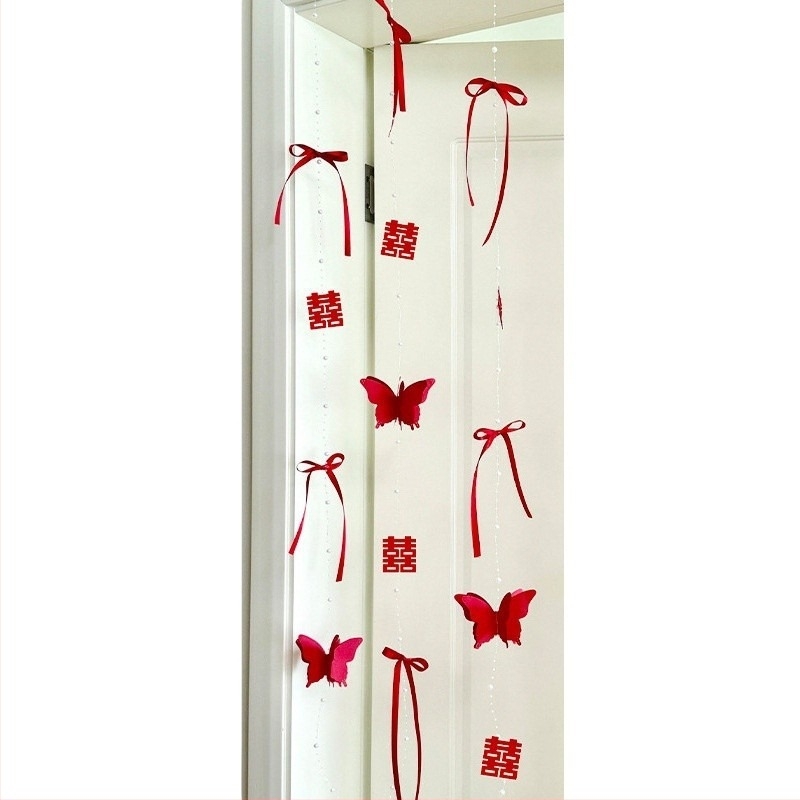 Decor de cameră pentru nuntă: ghirlande și ornamente suspendate pentru dormitorul cuplului la logodnă, perdea de ușă cu perle, perdele fluide, panglici și decoruri cu simbolul Fericire Dublă.