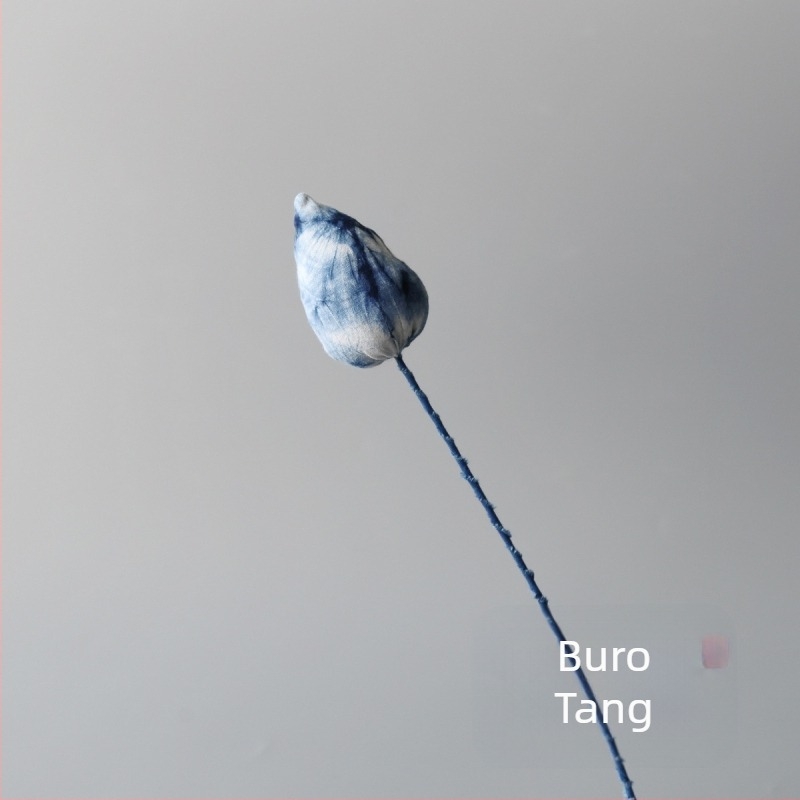 Bumingtang aranjament floral din textile, lucrat manual, cu lotus albastru vopsit și poduri de lotus pentru decor casnic