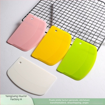 Instrumente de panificație: spatulă din plastic pentru aluat, tăietor și feliator de aluat, spatulă pentru tăițeii de orez, ustensile pentru coacere