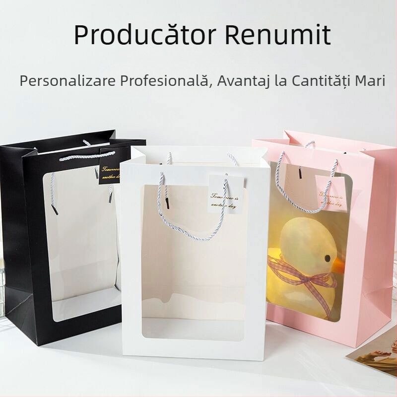 Geantă de cadouri din hârtie cu fereastră transparentă, mâner, bază pătrată, carton alb; ambalaj general. Disponibilă în negru, roz, roșu și alb (design vertical)
