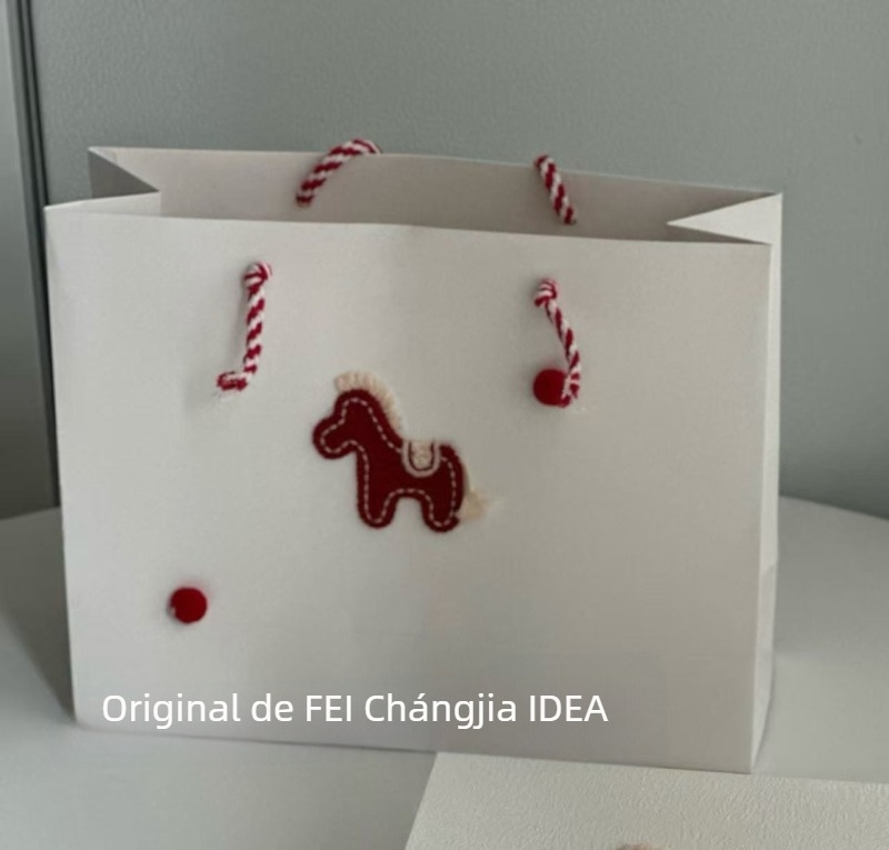Cutie de cadou roșie brodată cu ponei și închidere magnetică, pentru ambalarea rujului și bijuteriilor