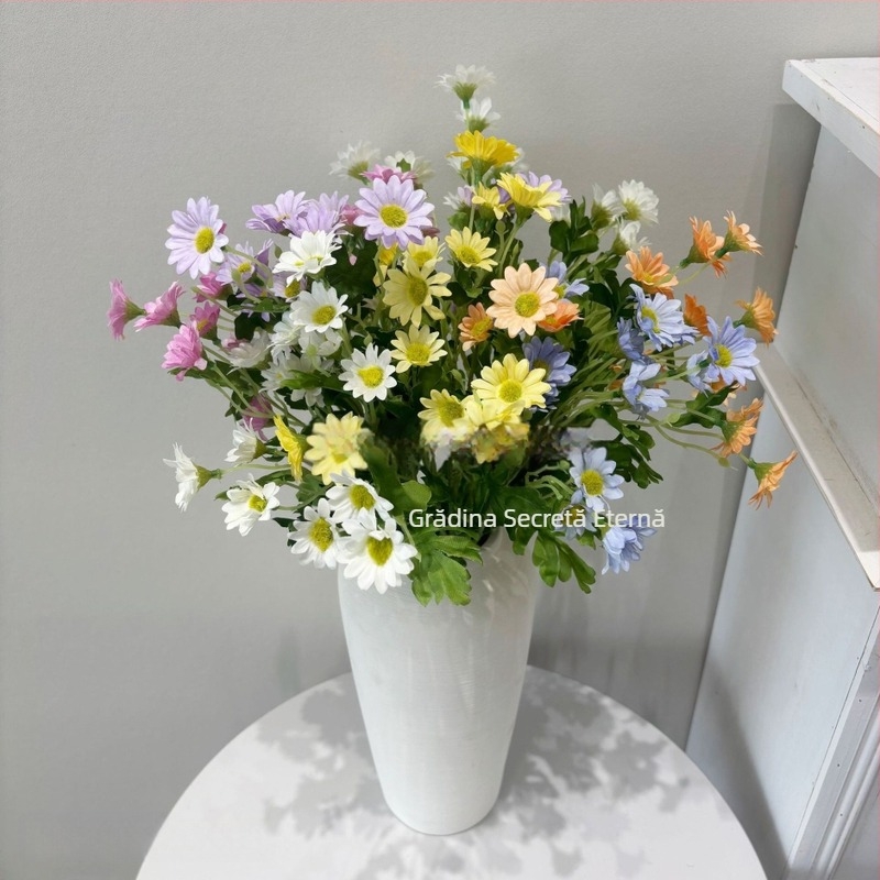 Flori artificiale: mușețel, margaretă sălbatică — buchet decorativ elegant pentru fotografie în aer liber