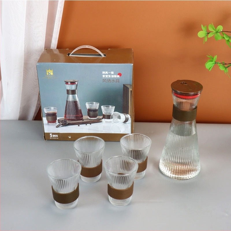 Set de sticle din sticlă pentru apă rece, însoțit de căni transparente, pahare rezistente la căldură, senzație discretă de lux, set cadou