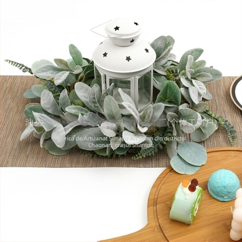 Decor de perete din ratan cu plante artificiale, frunze de eucalipt, frunze de plantă de bani și liane decorative