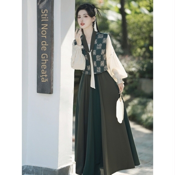 Set Hanfu modern pentru lucru, cu bluză în stil Tang și fustă cu opt panouri pentru primăvară.
