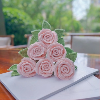 Buchet decorativ bordo din lână croșetată – floare artificială lucrată manual, cadou pentru iubită