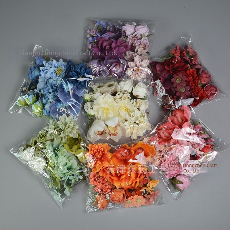 Kit de materiale pentru flori artificiale, cu cutie Tip D și accesorii: flori de satin, ornamente etnice pentru cap, ace de păr și șapcă academică. Potrivit pentru nuntă, decor acasă și recuzită pentru fotografie. Înălţime până la 10 cm.