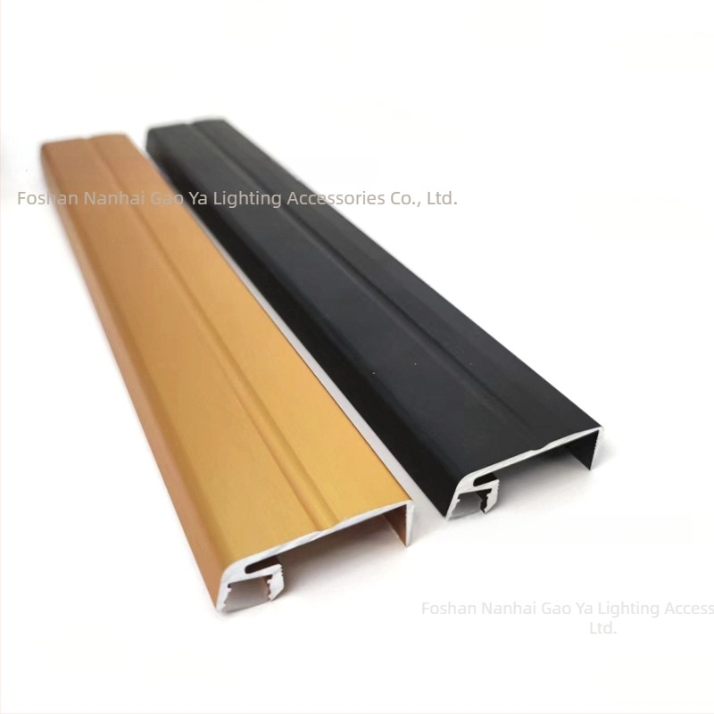 Bandă LED într-un corp din aluminiu pentru vitrină, panou frontal de 25 mm, canal de aluminiu luminos la unghi de 45°