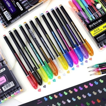Set de 12 culori: stilou gel, stilou cu sclipici, marker neon, carioci pastel și pensule cu cerneală pentru jurnal pe carton negru