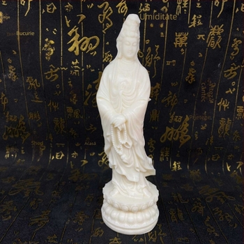 Statuie Guanyin Bodhisattva, sculptată din fruct de fildeș