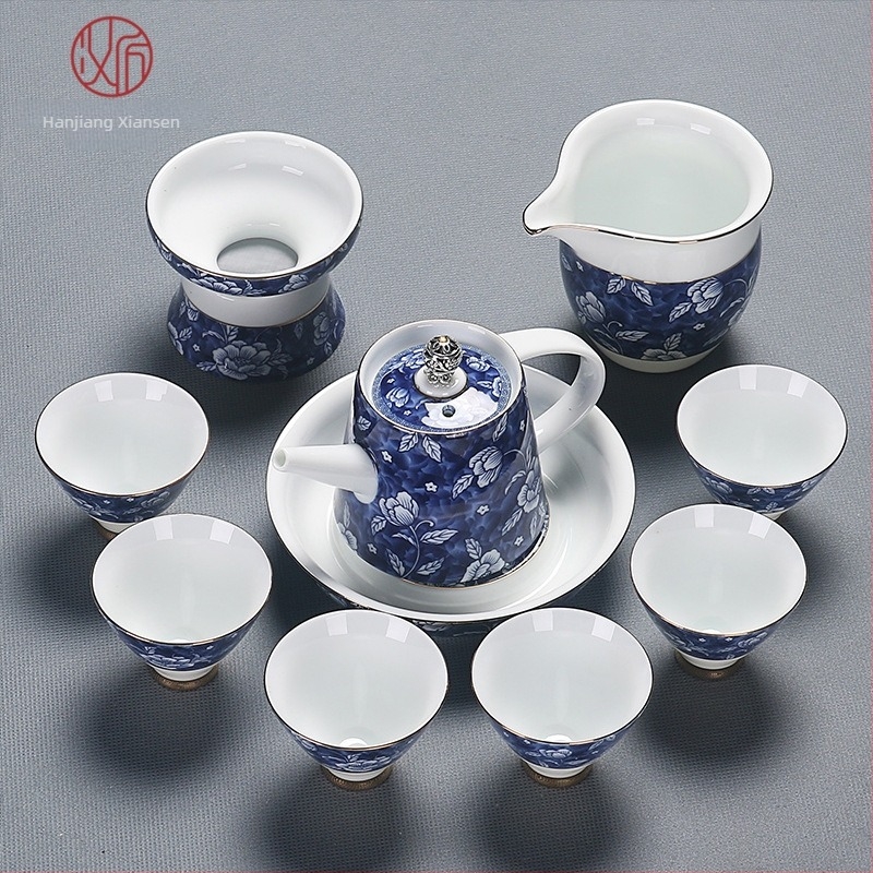 Set de ceai ceramic cu decor aurit, ceainic și cești
