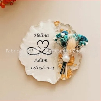 Felicitare de nuntă din rășină epoxidică, conținut schimbabil și design cu flori uscate, semn suspendat personalizabil