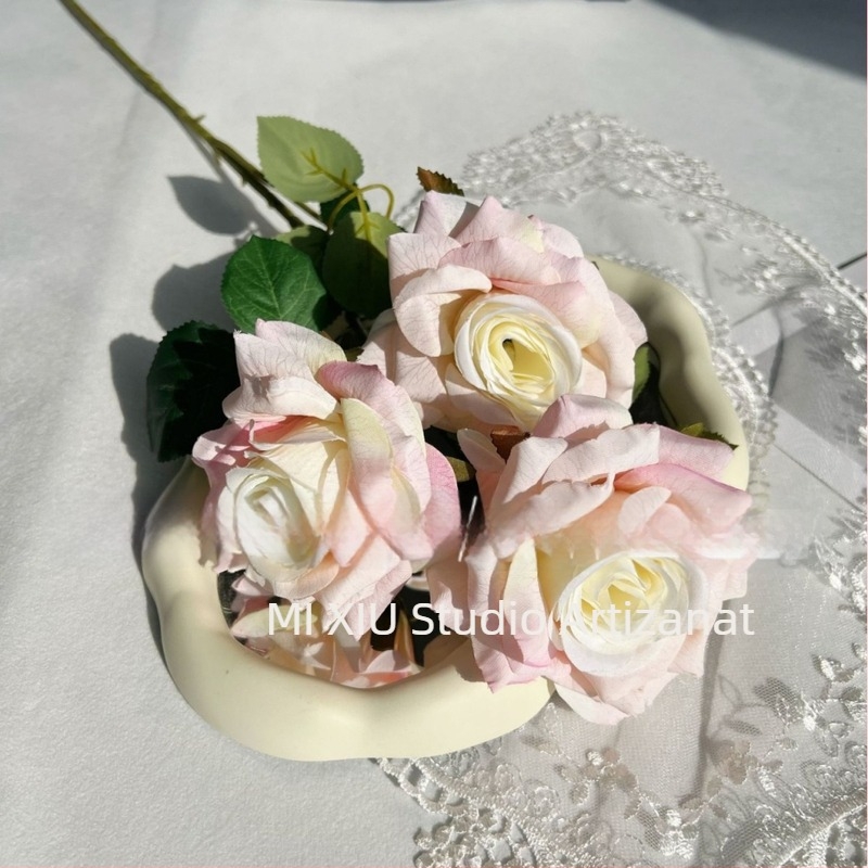 Trandafiri artificial Louis XIV cu trei capete – pentru decor de nuntă și decor interior, aranjamente florale de lux pentru hoteluri