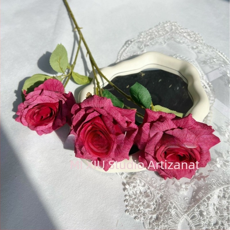 Trandafiri artificial Louis XIV cu trei capete – pentru decor de nuntă și decor interior, aranjamente florale de lux pentru hoteluri