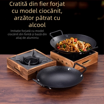 Vas uscat în stil hunan, cu suprafață antiaderentă, mâneri duble, tocă de porc picant cu ardei într-un mic vas de fontă, pentru plită cu alcool