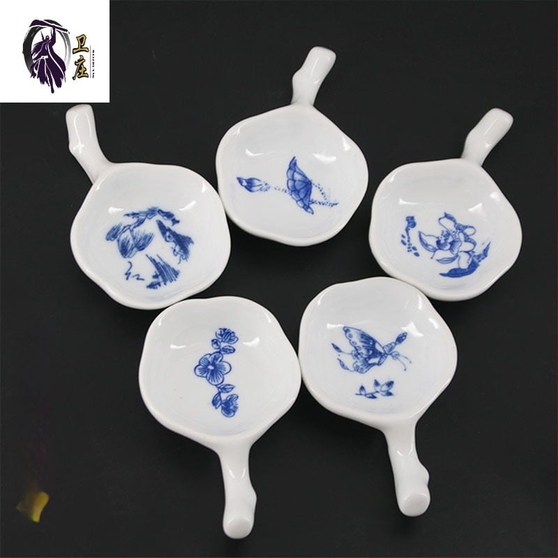 Vas ceramic pentru cerneală, cu motiv floare de prune, și suport pentru stilou; farfurie cu dublă utilizare pentru apă pentru pensule