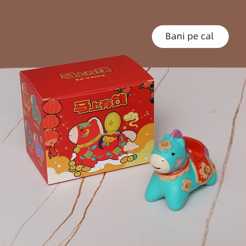 Suport pentru telefon – ornament cu mascotă a Anului Calului
